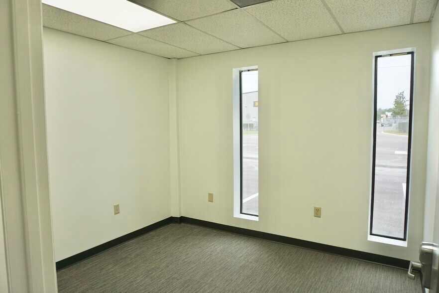 More Photos Of 1030 S 86th St, Tampa Industrial For Sale