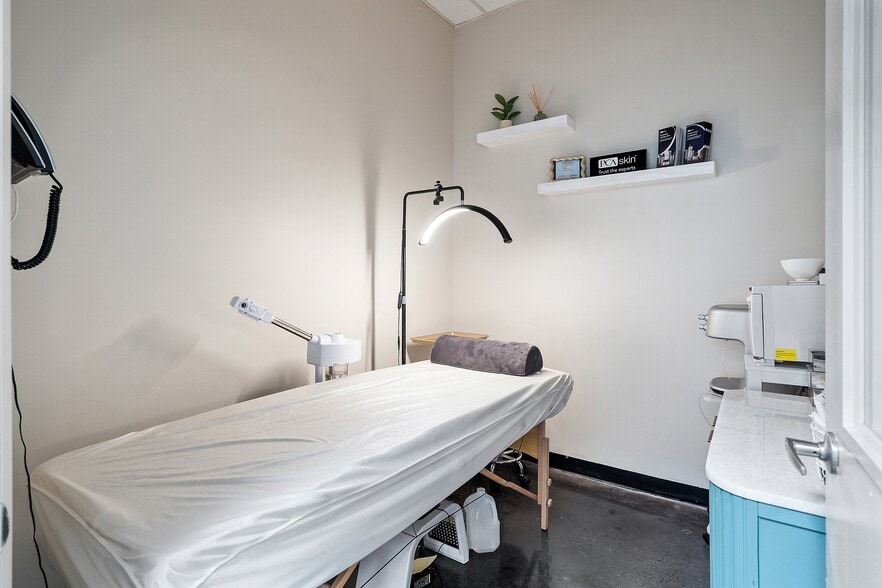 More Photos Of 1898 Hinds Rd, Toms River Storefront Retail Office For Lease