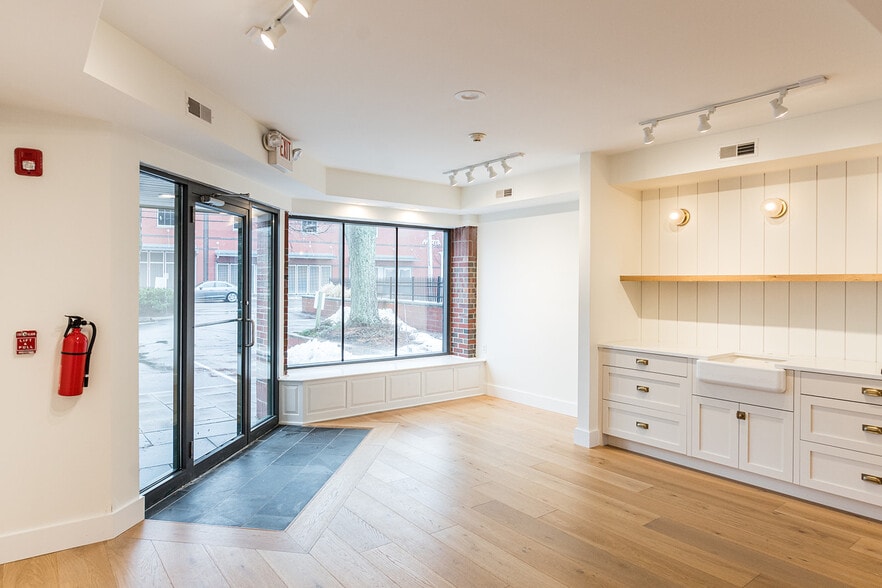 More Photos Of 58 Merrimac St, Newburyport Office Residential For Lease