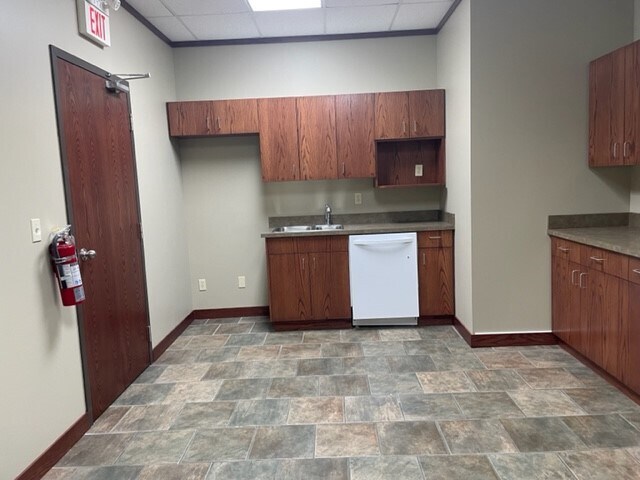 More Photos Of 1217 Centre St NW, Calgary Office For Lease