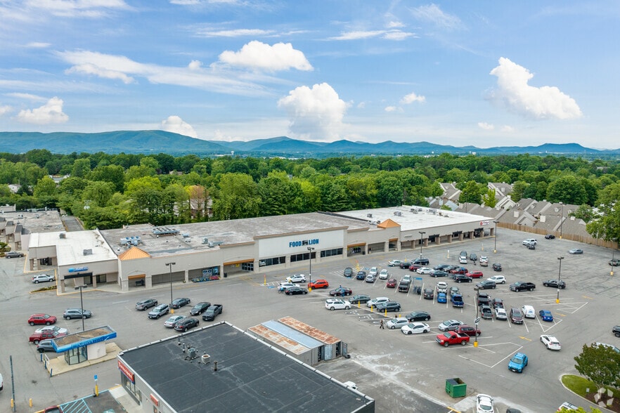 More Photos Of 4913-4933 Grandin Rd SW, Roanoke Supermarket For Sale