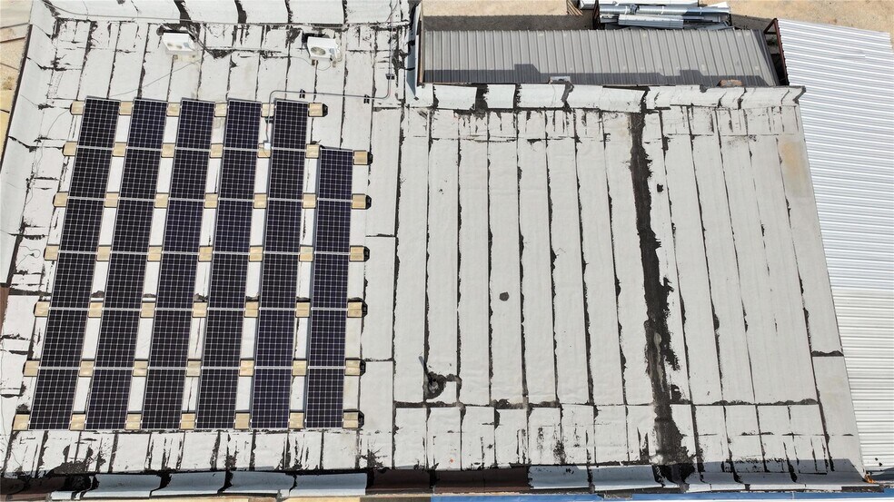 More Photos Of 406 W Wise St, Bowie Industrial For Sale