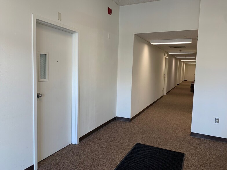 More Photos Of 1700 Market St, Redding Office For Lease