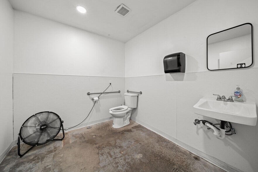 More Photos Of 416 W Fifth St, Calexico Warehouse For Lease