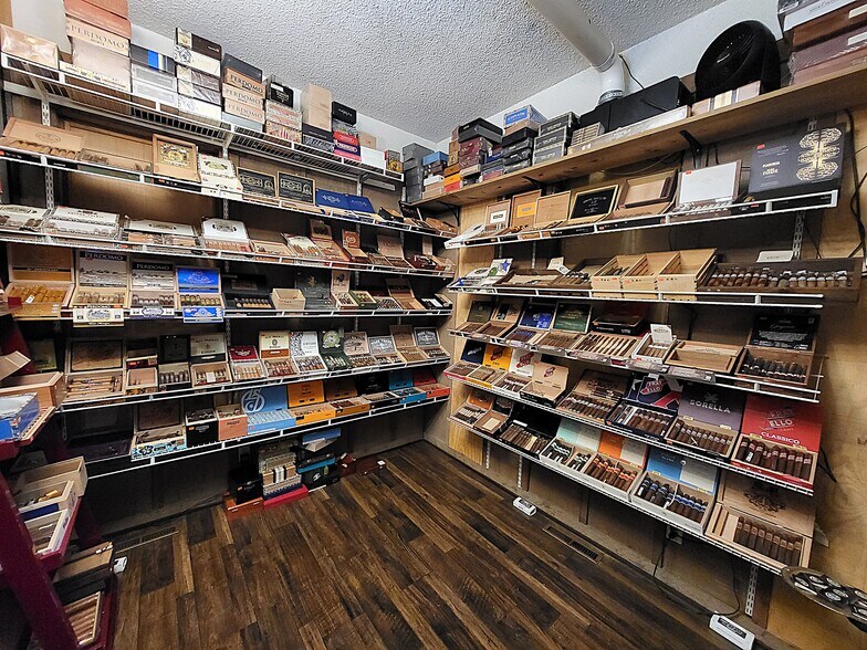 More Photos Of 1209 W 7th St, Joplin Office For Sale