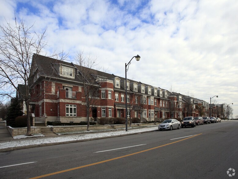 More Photos Of 165 Lakeshore Rd E, Mississauga Apartments For Lease