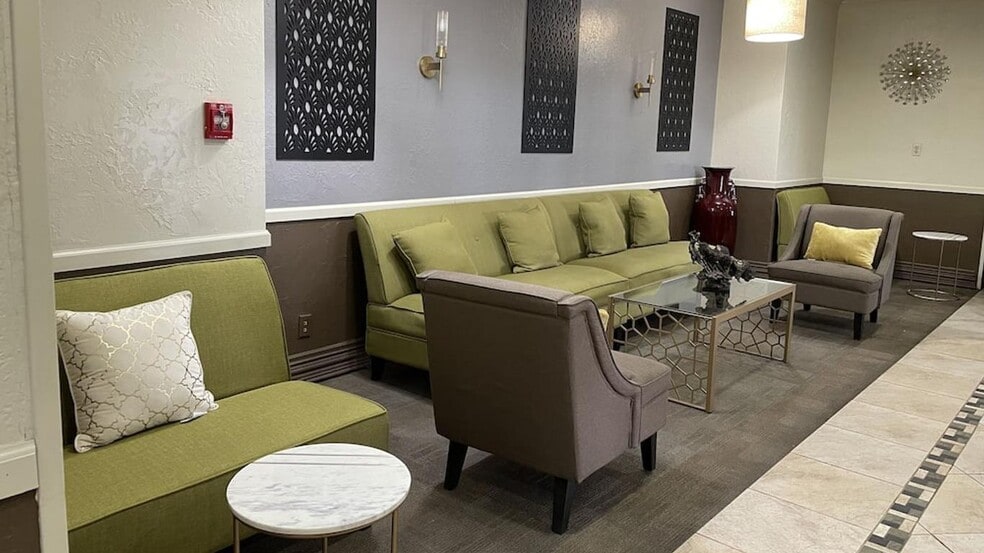 More Photos Of 1125 E Gore Blvd, Lawton Hotel For Sale