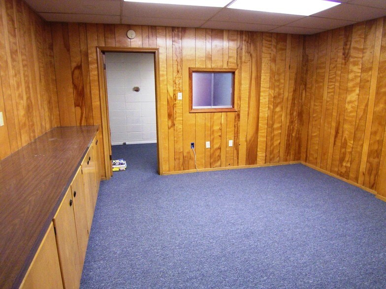 More Photos Of 1942 Williams Blvd, Kenner Office For Sale