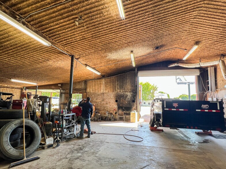 More Photos Of 1106 W Main St, Olney Auto Repair For Sale