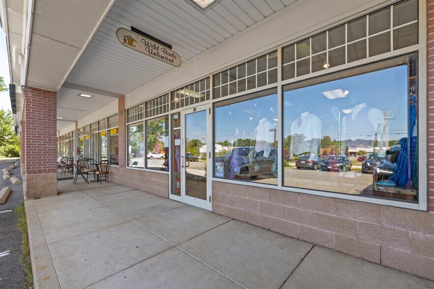 More Photos Of 37 Plaistow Rd, Plaistow Storefront For Lease