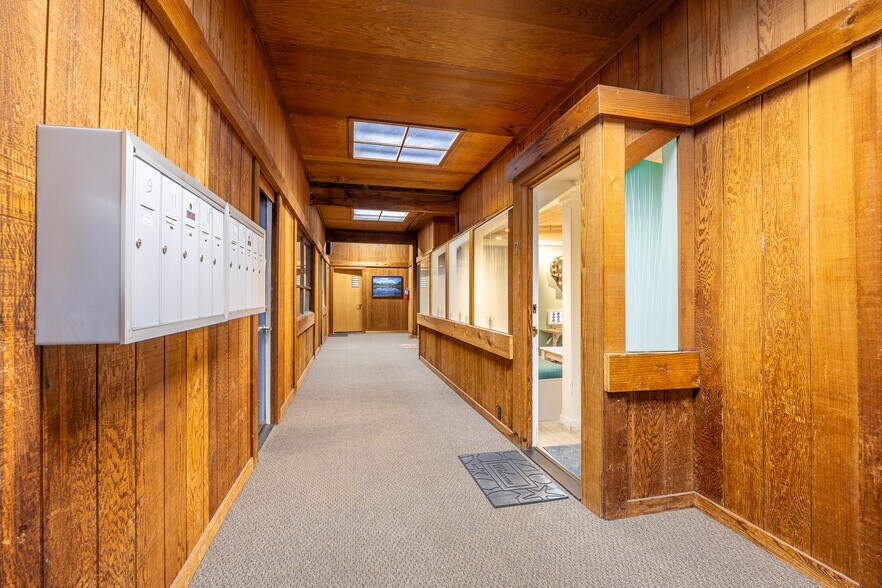 More Photos Of 1036 Sir Francis Drake Blvd, Kentfield Office For Lease