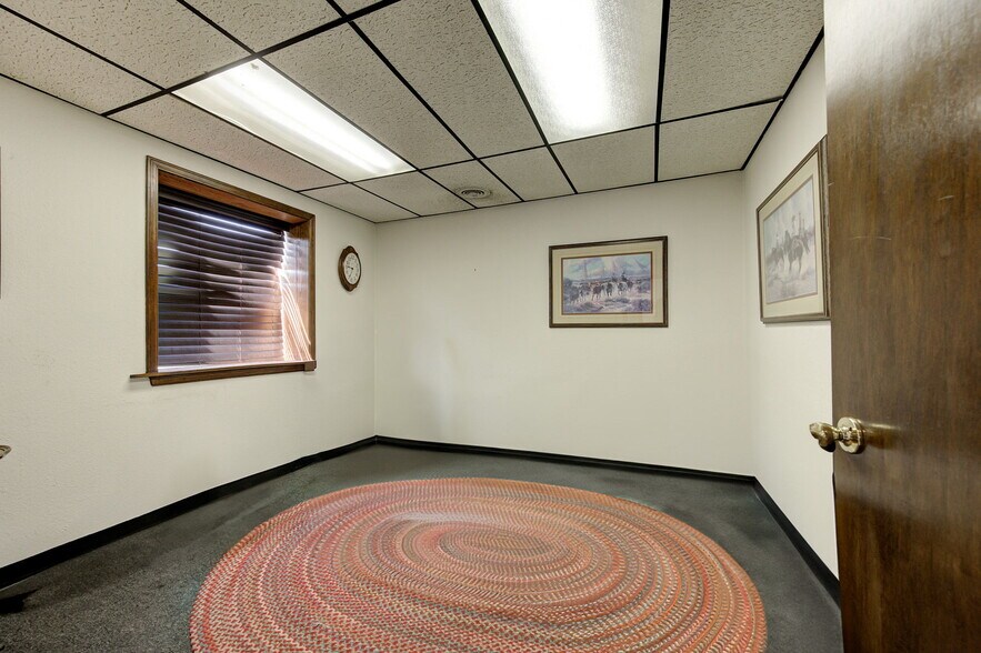More Photos Of 515 Kings of Leon Ln, Oklahoma City Manufacturing For Sale