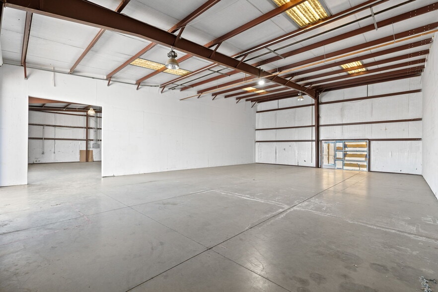 More Photos Of 2550 E Belle Ter, Bakersfield Manufacturing For Lease