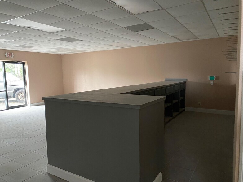 More Photos Of 1310 N ML King Jr Pky, Beaumont Light Manufacturing For Sale