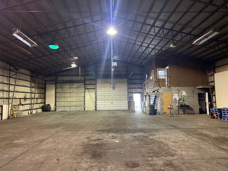 More Photos Of 125 Stewart St, Empire Distribution For Lease