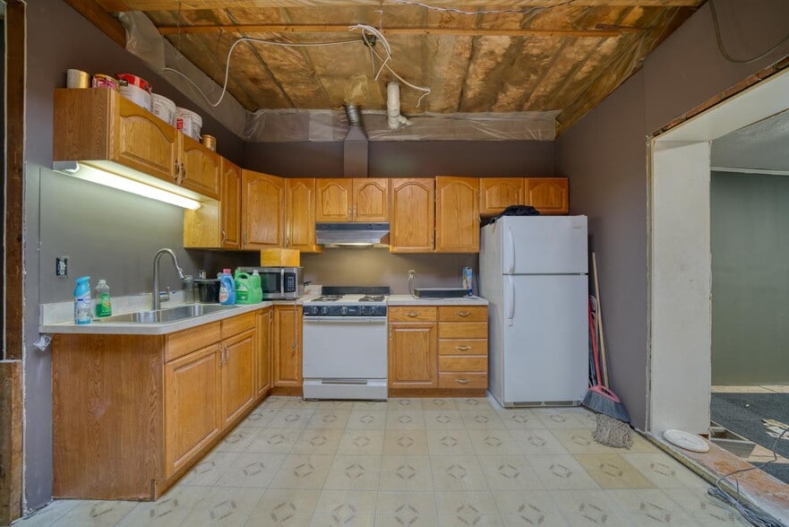 More Photos Of 10325 Cadieux Rd, Detroit Flex For Sale