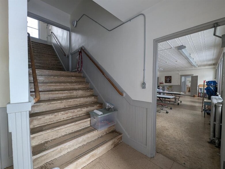 More Photos Of 16 Central st, Claremont Specialty For Sale