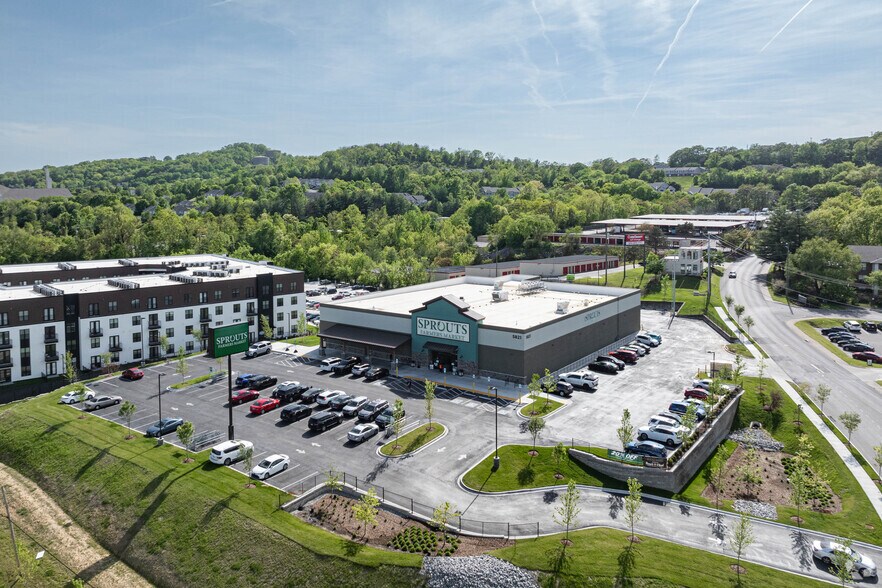 More Photos Of 5821 Nolensville Pike, Nashville Supermarket For Sale
