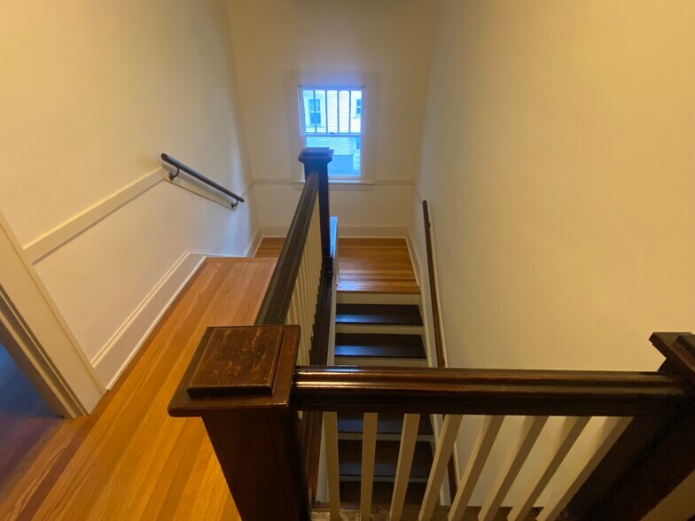 More Photos Of 1348 E Cherry St, Springfield Office For Lease