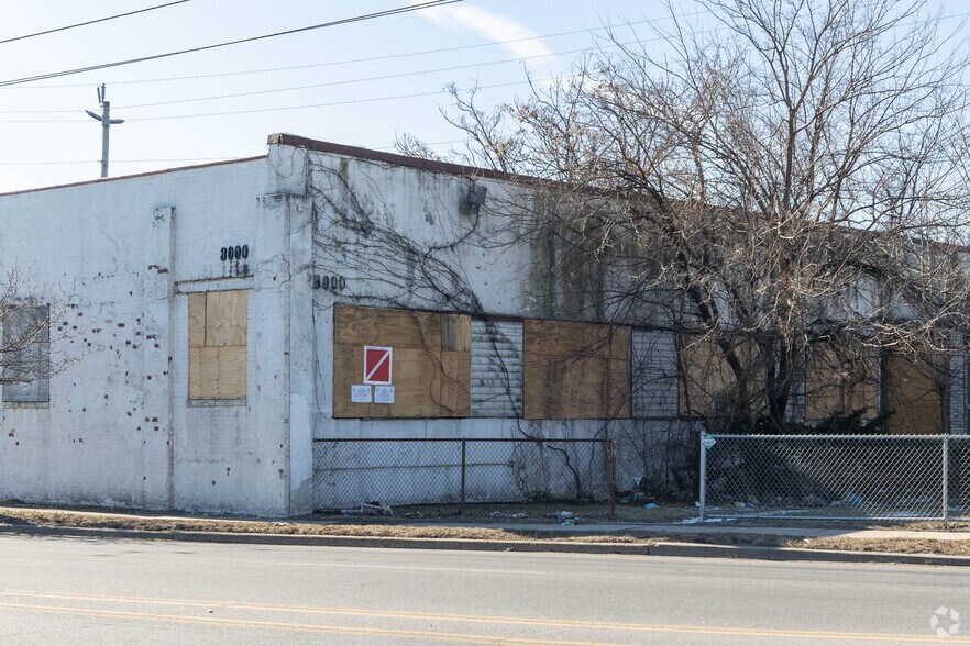 More Photos Of 3000 Lawson Blvd, Oceanside Warehouse For Lease