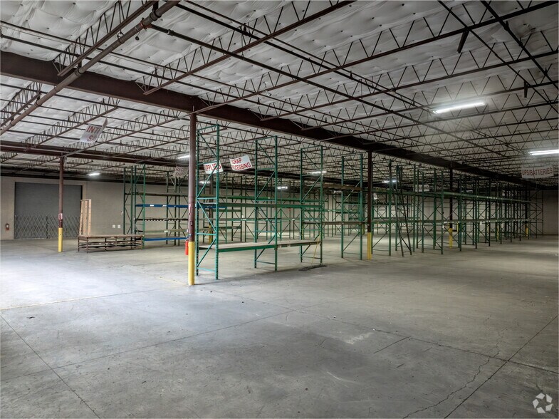 More Photos Of 2747 Oakland Ave, Garland Warehouse For Lease