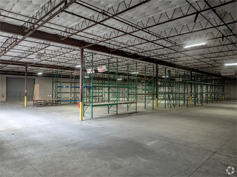More Photos Of 2747 Oakland Ave, Garland Warehouse For Lease