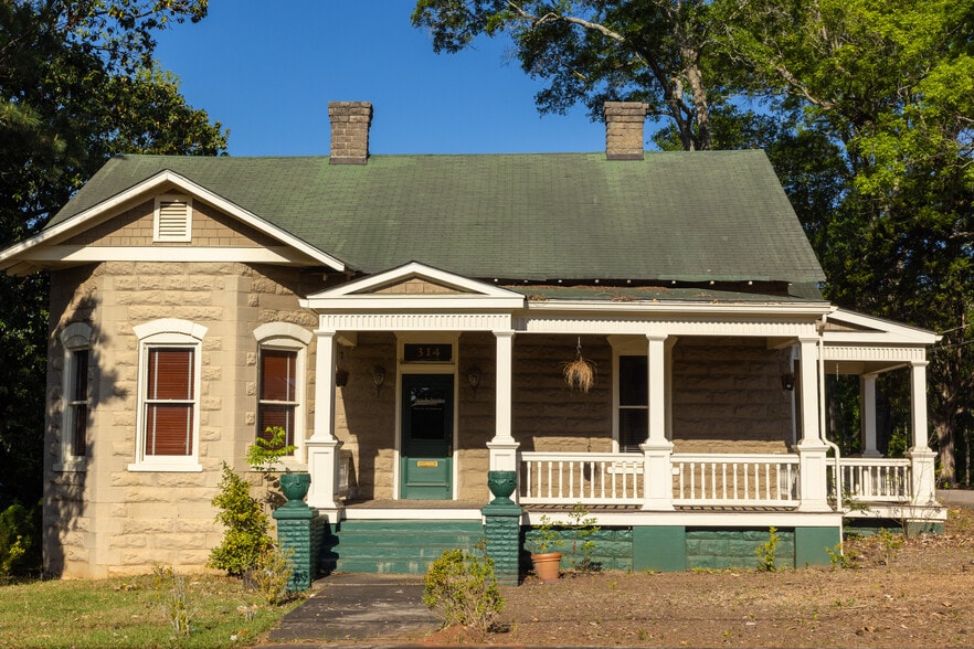 Primary Photo Of 314 S Green St, Thomaston Office For Sale