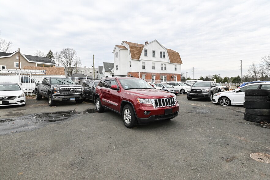 More Photos Of 385 New Park Ave, Hartford Auto Repair For Sale