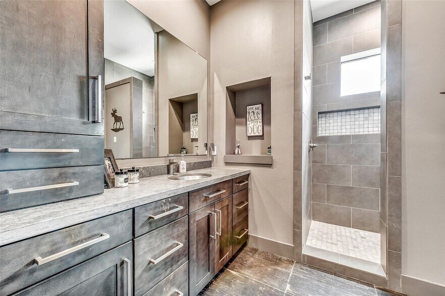 More Photos Of 316 Morningside Dr, Friendswood Loft Creative Space For Sale