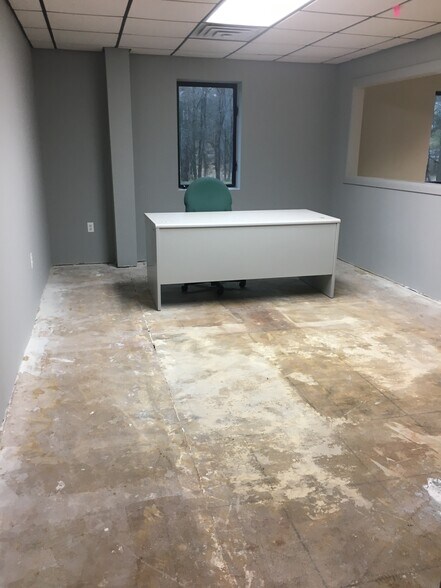 More Photos Of 69 Readington Rd, Branchburg Showroom For Lease