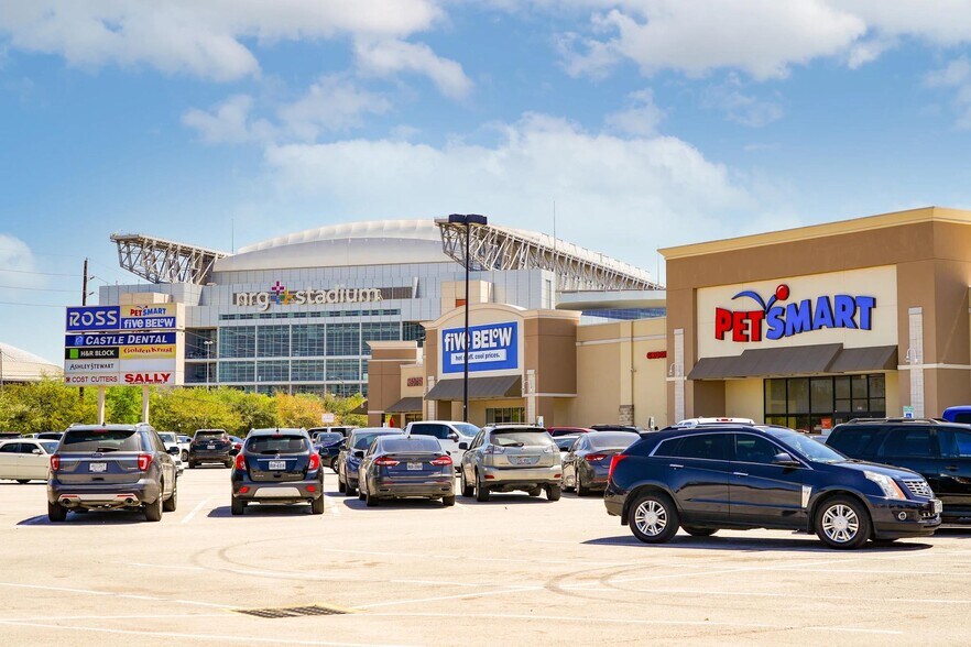 More Photos Of 8100-8236 Kirby Dr, Houston Unknown For Lease