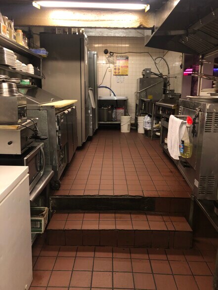 More Photos Of 2020 White Plains Rd, Bronx Storefront Retail Office For Sale