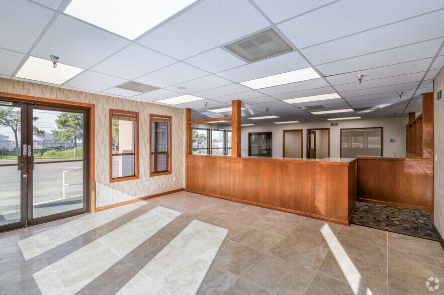 More Photos Of 6455 NE Columbia Blvd, Portland Warehouse For Lease