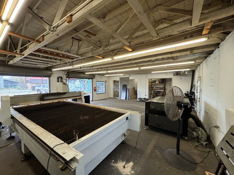 More Photos Of 2210 S Flores St, San Antonio Manufacturing For Sale