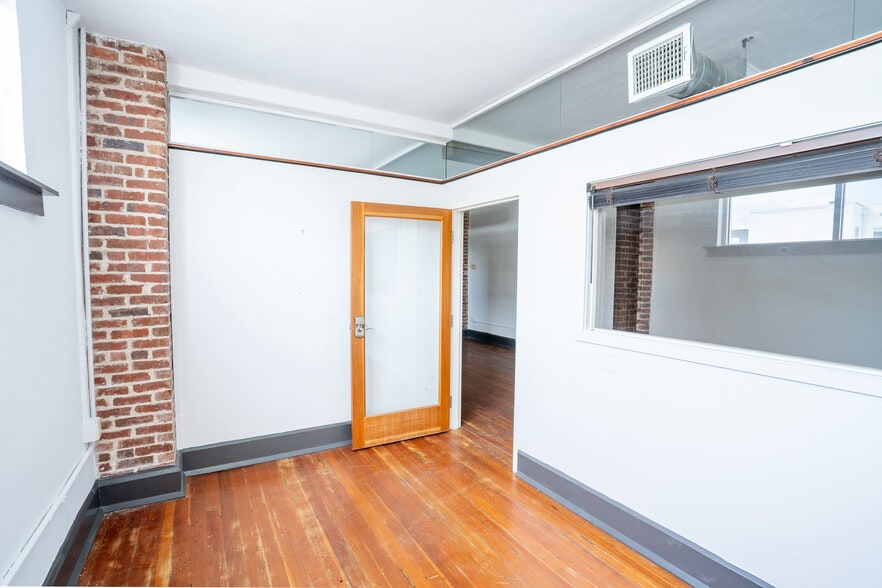 More Photos Of 1126 Central Ave, Saint Petersburg Loft Creative Space For Lease