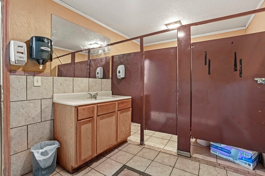 More Photos Of 4620 Tod Ave, East Chicago General Retail For Sale