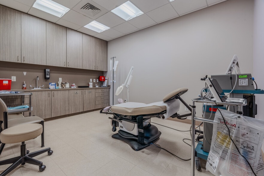 More Photos Of 8950 SW 74th Ct, Miami Office For Lease