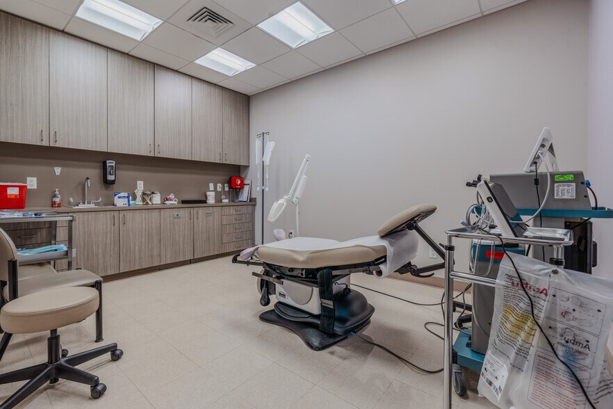More Photos Of 8950 SW 74th Ct, Miami Medical For Lease