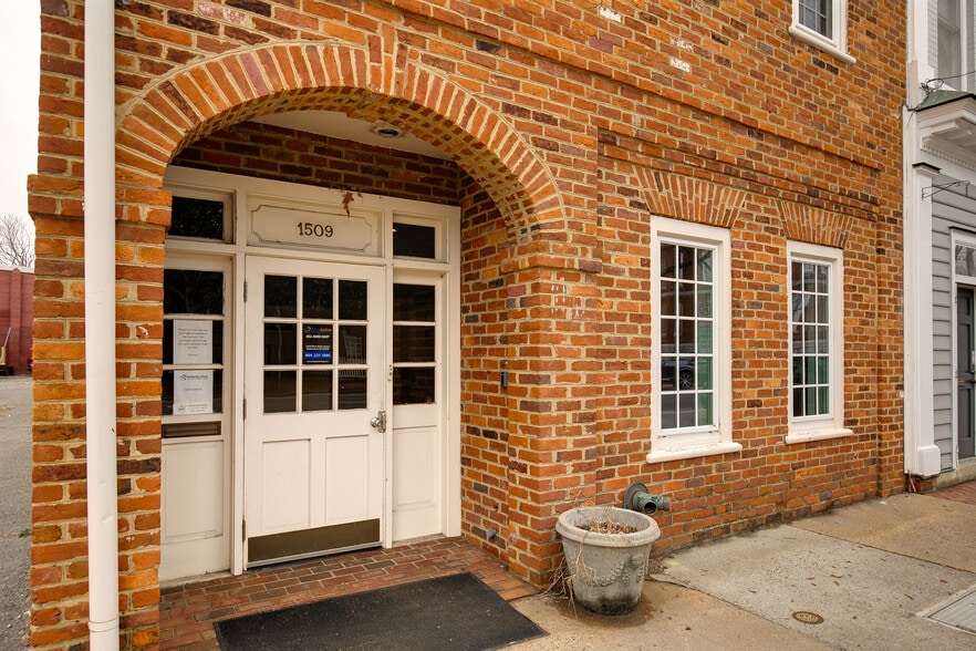 More Photos Of 1509 W Main St, Richmond Office For Sale