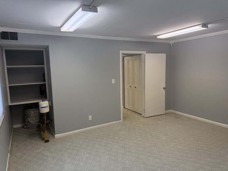 More Photos Of 1234 W Main St, Newark Apartments For Lease