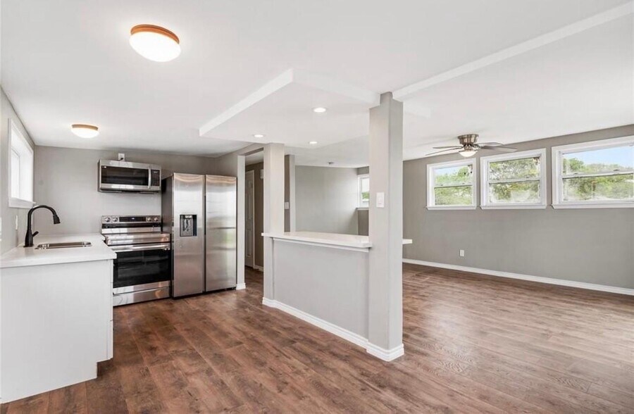 More Photos Of 5202 County Road 469, Brazoria Apartments For Sale