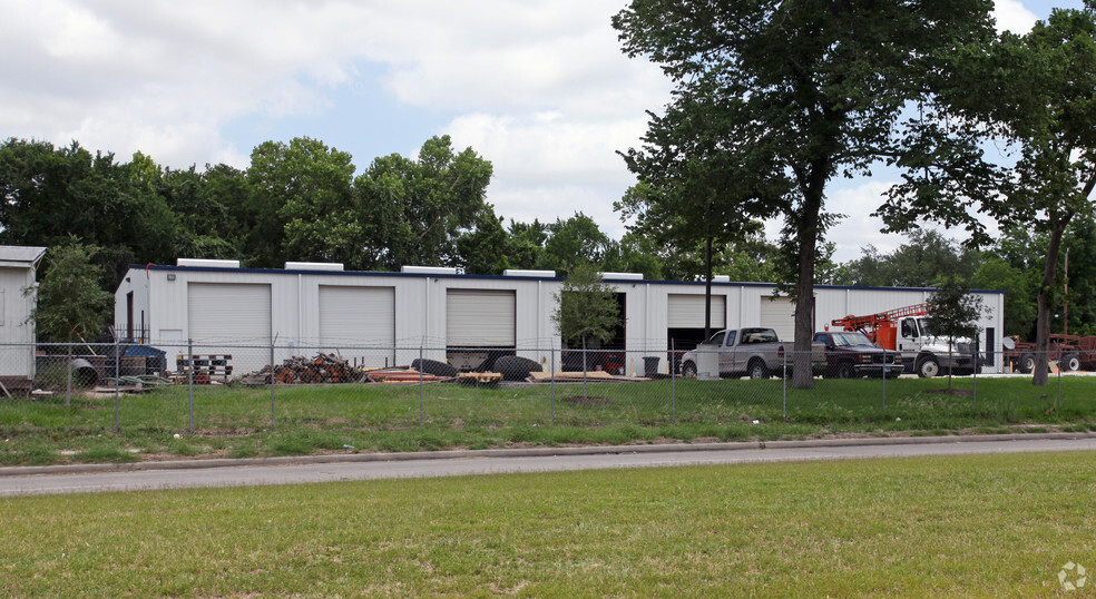 Primary Photo Of 904 W Tidwell Rd, Houston Warehouse For Lease