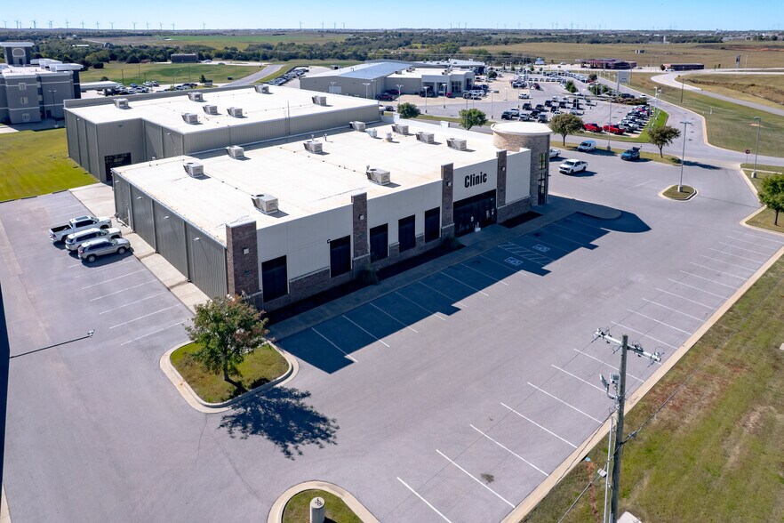 More Photos Of 4200 Carriage Way, Weatherford Medical For Lease