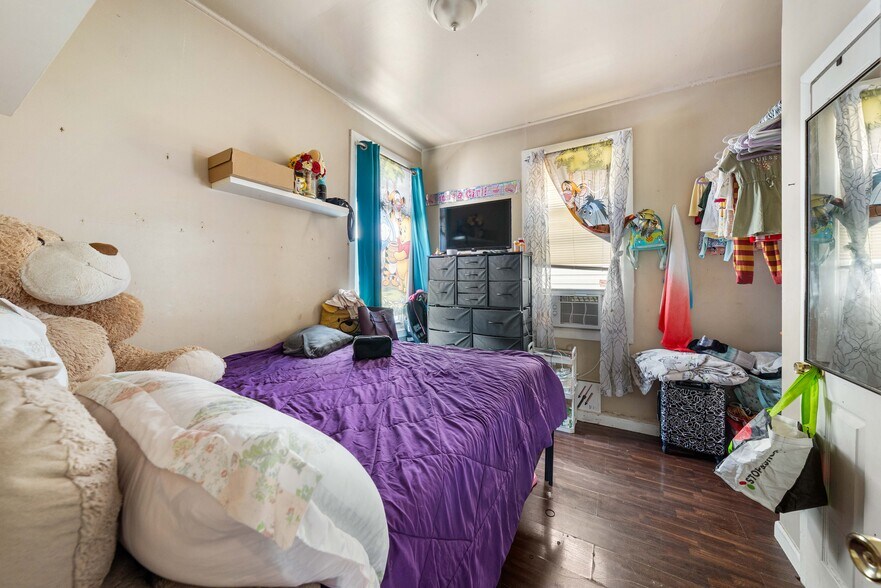 More Photos Of 146 Sherman Ave, Newark General Retail For Sale