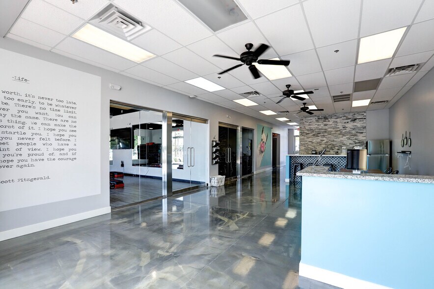 More Photos Of 1040 S Gilbert Rd, Gilbert Storefront Retail Office For Lease