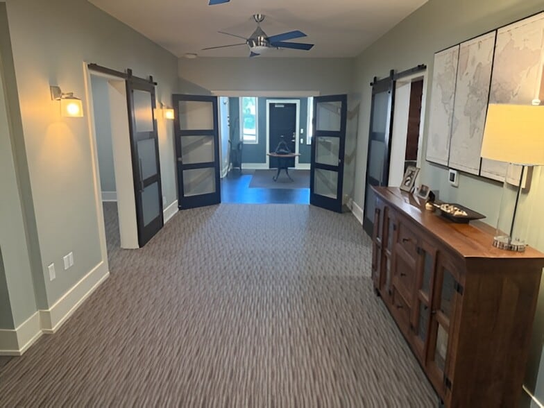 More Photos Of 420 W 98th St, Kansas City Medical For Sale