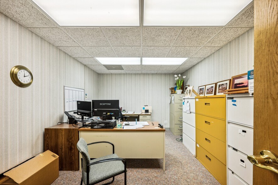 More Photos Of 207 Hawthorne Ave, Saint Joseph Warehouse For Sale