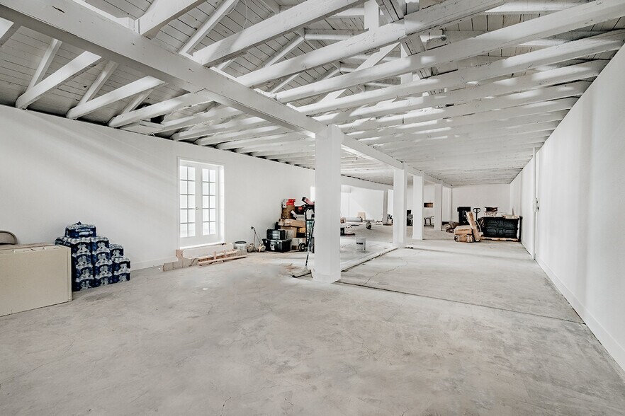 More Photos Of 910 Glendale Ave, Sparks Showroom For Sale