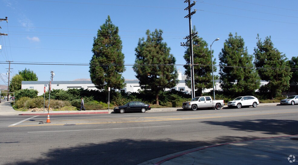 More Photos Of 9510-9520 Owensmouth Ave, Chatsworth Warehouse For Lease
