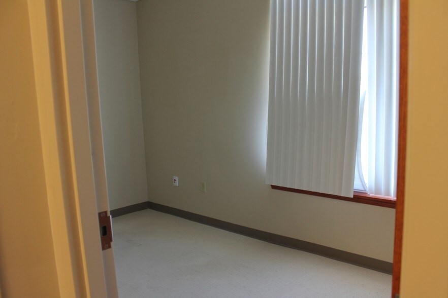More Photos Of 3799 Commerce Ct, North Tonawanda Medical For Lease
